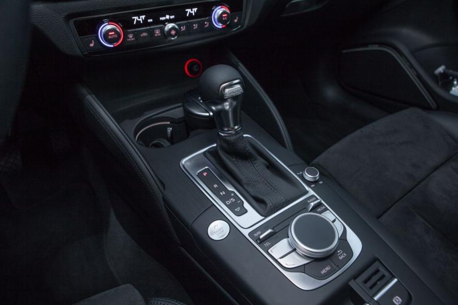 Детали интерьера Audi A3 Sportback e-Tron (8V) 2014 года  (фото 35 из 95)